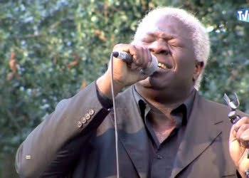 Bruno Edjenguélé en concert à Lunel-Viel