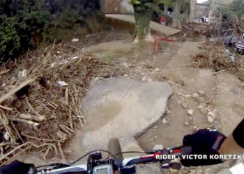 Victor Koretzky filme les dégâts en VTT