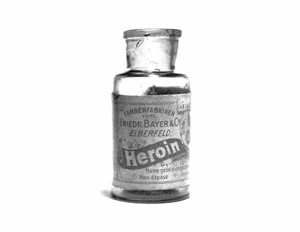 En 1895, la création de l'héroïne par Bayer.