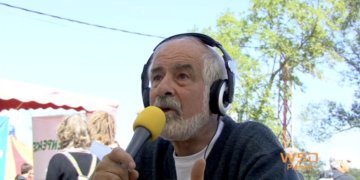 Jean-Louis Chopy au micro de radio escapade lors de la convergence énergétique de Lézan