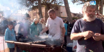 Après avoir parcouru une route sinueuse bordés d'arbres aux couleurs chatoyantes depuis St Hippolyte du Fort, le village de Lasalle en Cévennes nous accueillait par un soleil radieux d'automne, pour sa 16 ème édition de la foire à la châtaigne.