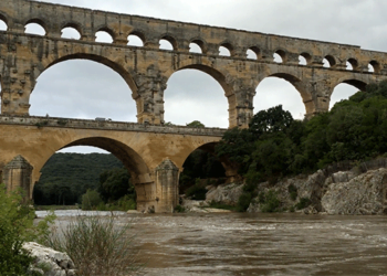 Le gardon au pont du gard