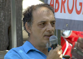 Vincent Espagne, membre du collectif de Lodève dans l'Hérault, répond aux questions du public et apporte des éclaircissements sur le code minier