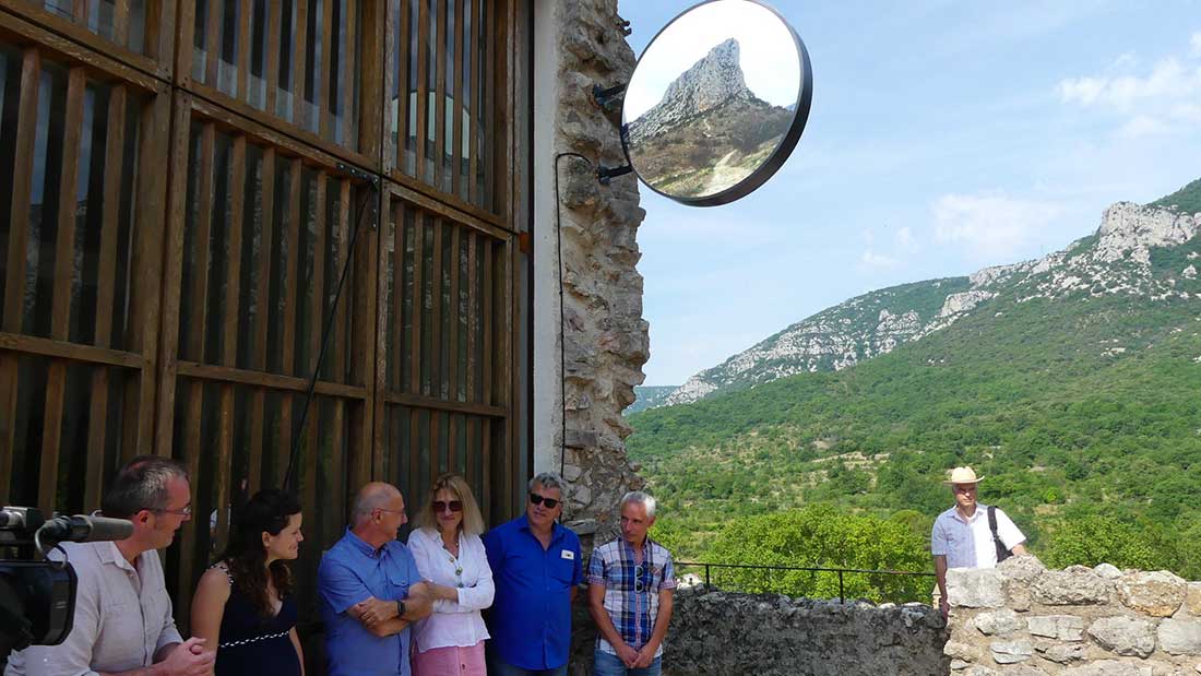 Une enseigne au château de Saint-Jean de Buège