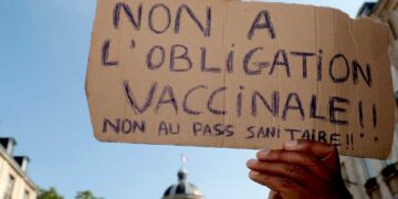 Manifestations en France : Des centaines de milliers de Français ont manifesté pour ce second samedi à Paris et dans de nombreuses autres villes de France pour dénoncer le pass sanitaire et la vaccination obligatoire