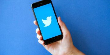 Quelques jours après avoir pris le contrôle de Twitter, Elon Musk envisage de faire payer le cochage bleu tant convoité qui vérifie l'identité du titulaire de son compte